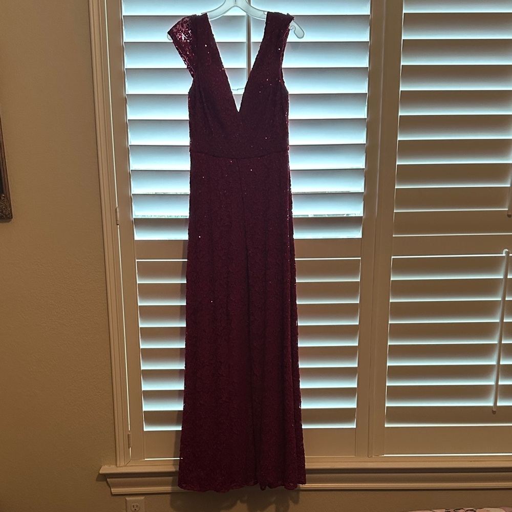 Chic Burgundy Lace Maxi Dress